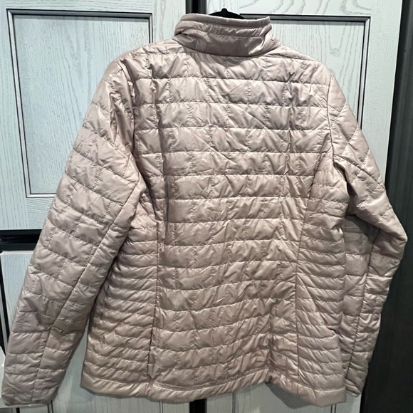 NWT Patagonia Nano Puff Jacket Women’s XL - Picture 2 of 3